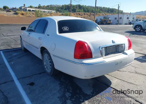 2010 Lincoln Town Car Signature Limited из США, поврежденный, VIN 2LNBL8CV4AX610956